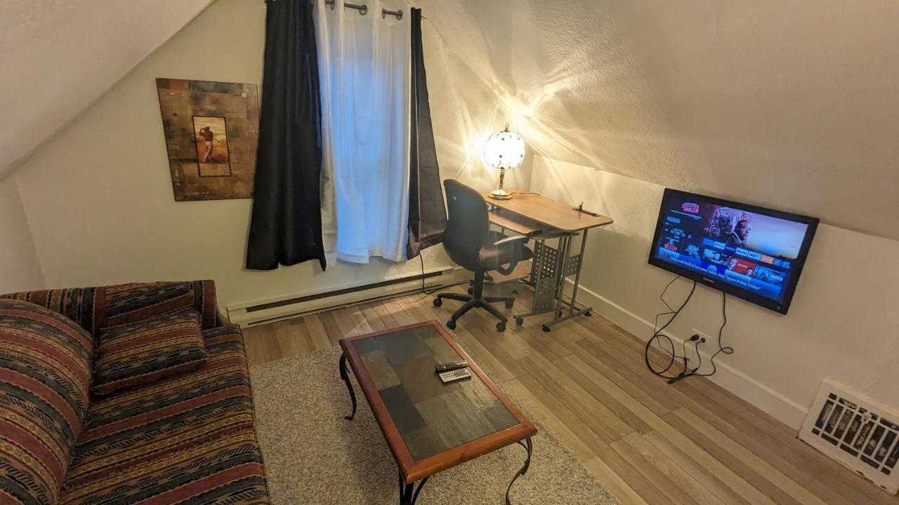 Cozy Downtown One Bedroom Free Parking كينفستون المظهر الخارجي الصورة