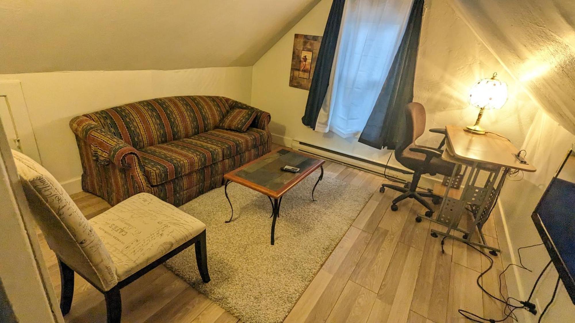 Cozy Downtown One Bedroom Free Parking كينفستون المظهر الخارجي الصورة